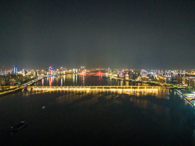 江西南昌赣江两岸夜景航拍图