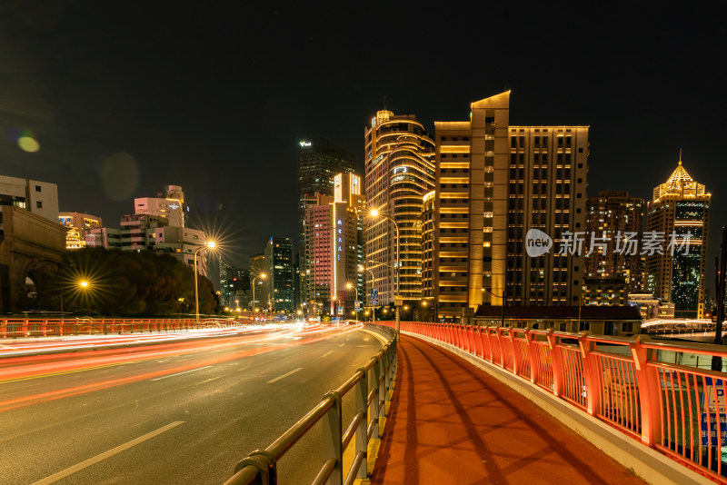 上海独特造型绿植覆盖的城市建筑