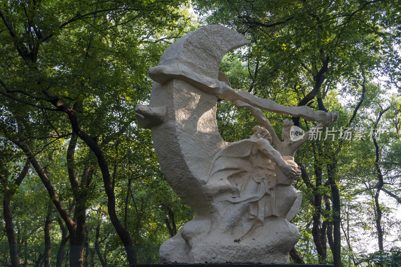 杭州吴山风景区忠魂雕像