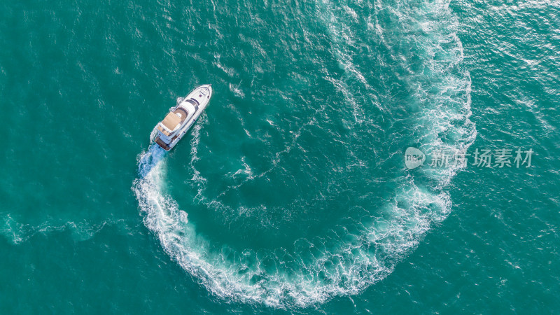 海南三亚海面上游艇无人机俯拍视角