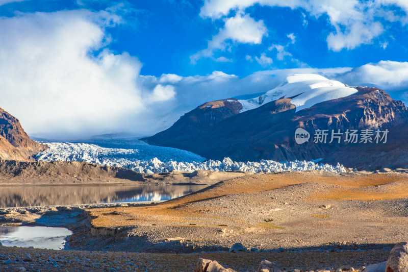 西藏喜马拉雅山脉冰川雪山