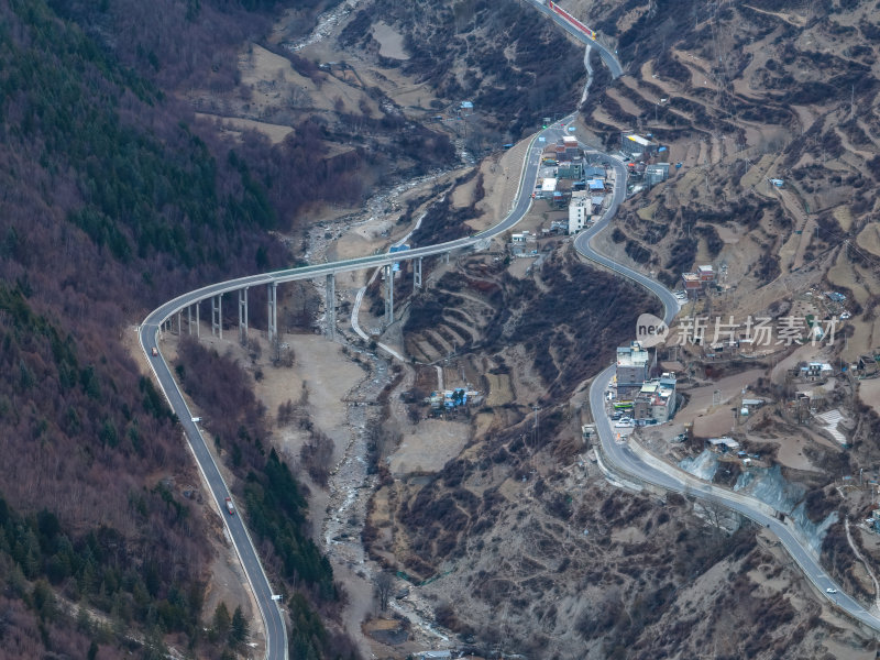 四川阿坝州猫鼻梁四姑娘山日照金山高空航拍