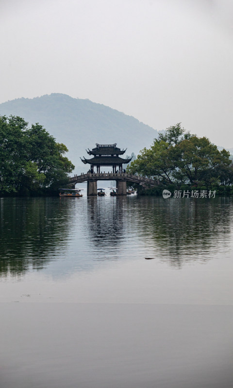 杭州西湖曲院风荷玉带桥自然山水景观