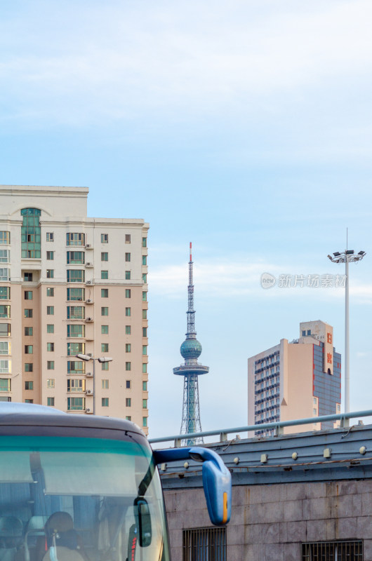 城市建筑群与电视塔景观