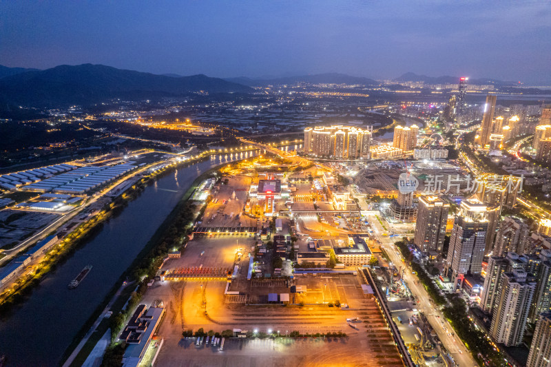 深圳市皇岗口岸夜景图