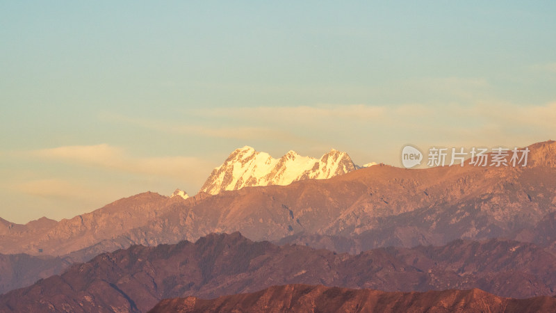 中国新疆天山山脉东段最高峰博格达峰