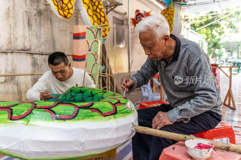 揭西五经富非遗鲤鱼灯制作