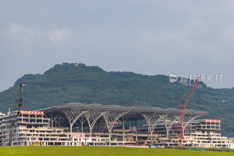 重庆东站主体建筑基本成型