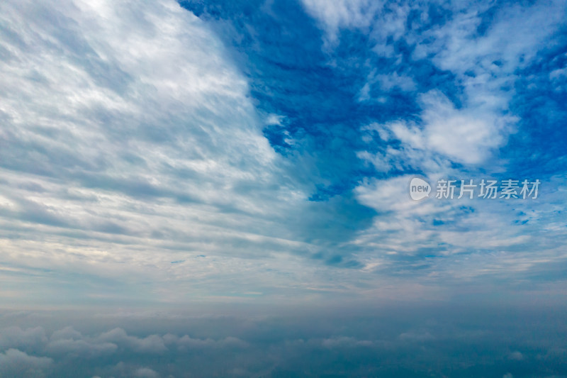 清晨云海云雾缭绕摄影图