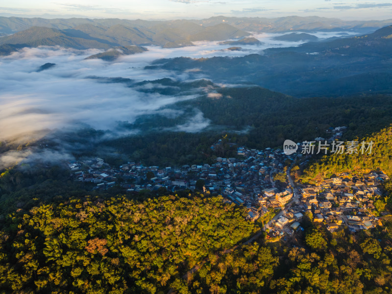 航拍景迈山云雾缭绕的村庄古寨自然风光