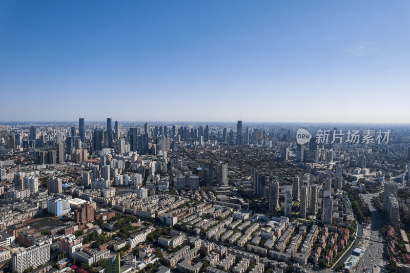 天津天塔湖景区水上公园游乐场城市风光