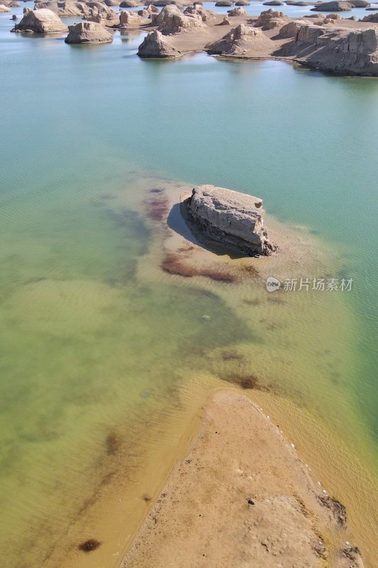 青海，乌素特雅丹地质公园，水上雅丹