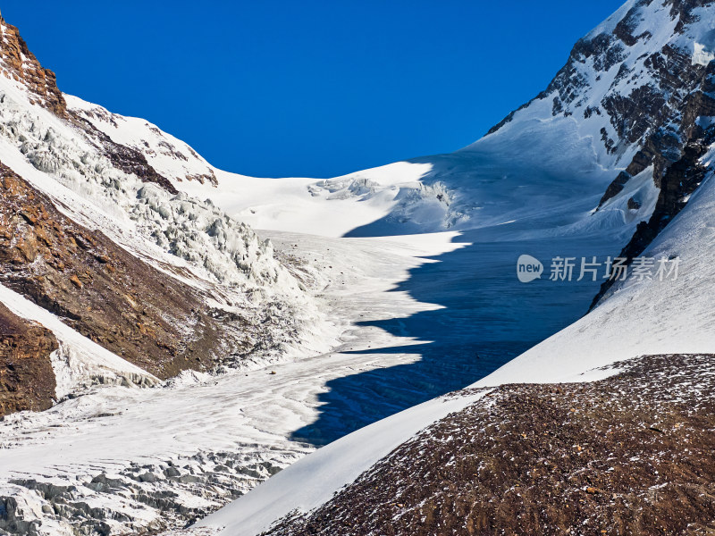 雪山上的冰川