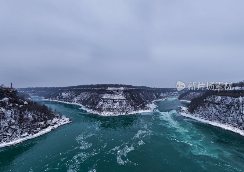 冬季河流雪景全景