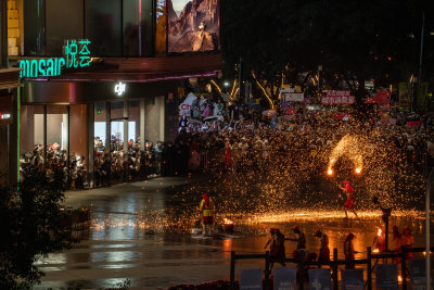 重庆铜梁传统非遗民俗打铁花舞龙