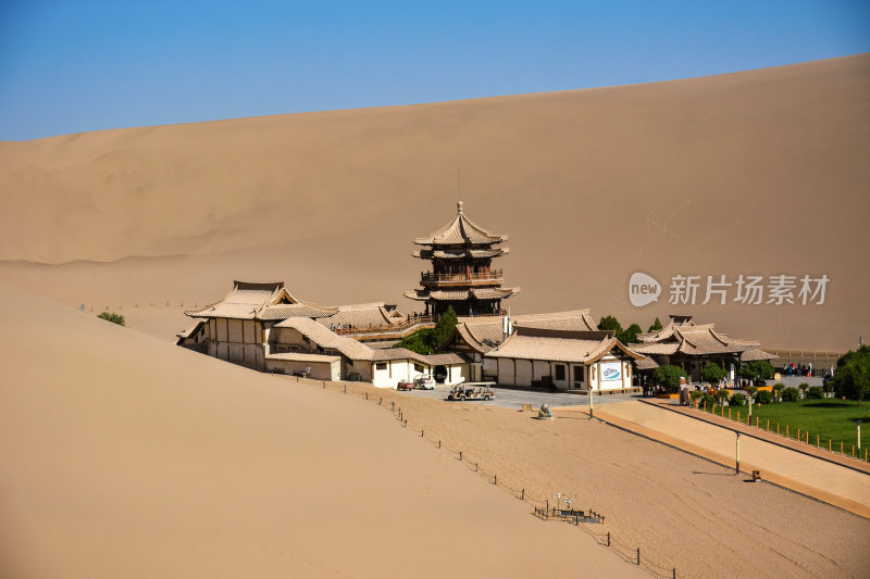 航拍敦煌鸣沙山风景