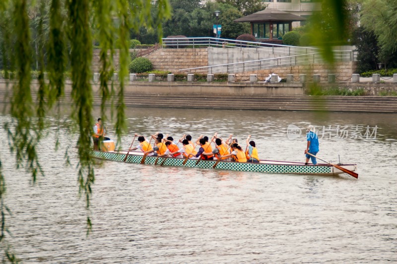 秦淮河划龙舟