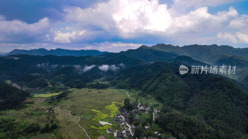 祖国壮丽山川青山蓝天白云航拍图