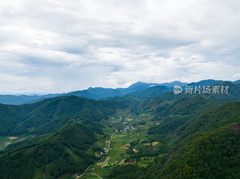 航拍福建武夷山山脉与森林