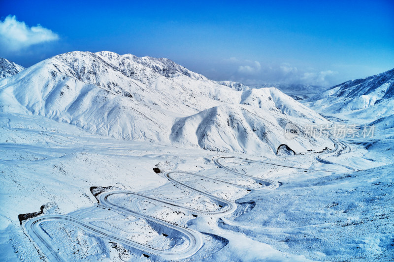 雪山上的公路