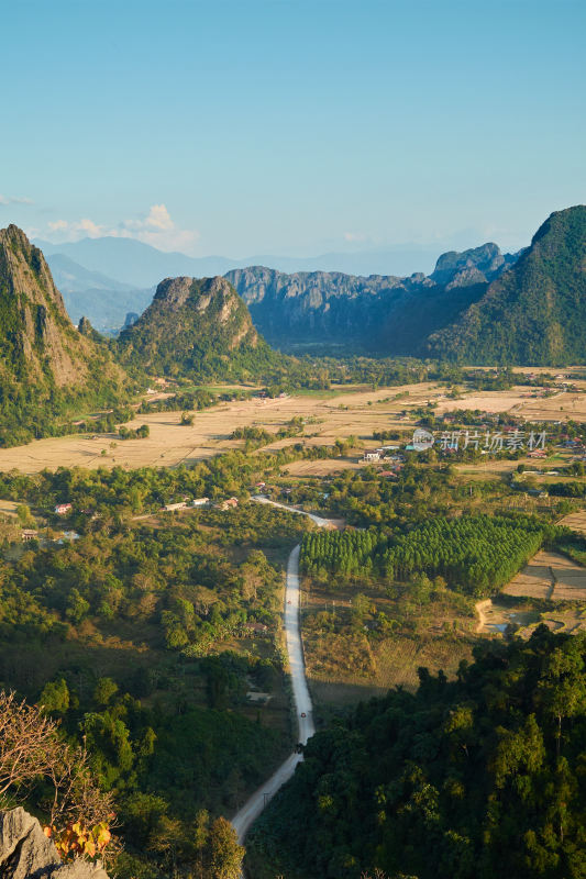 老挝万荣山地田野俯瞰风景