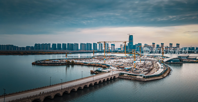 常熟昆承湖河畔建筑施工地全景