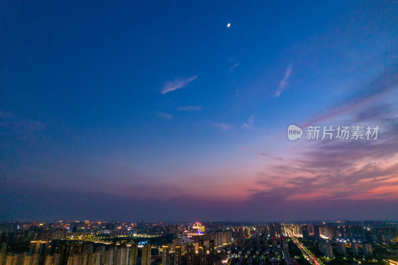 河南周口行政中心市政府周边夜景