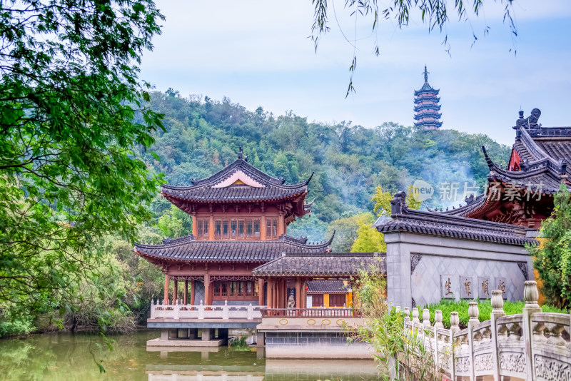 晴朗的午后，镇江焦山风景区定慧寺建筑