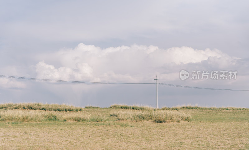 青海省海北藏族自治州-草地上的输电设施