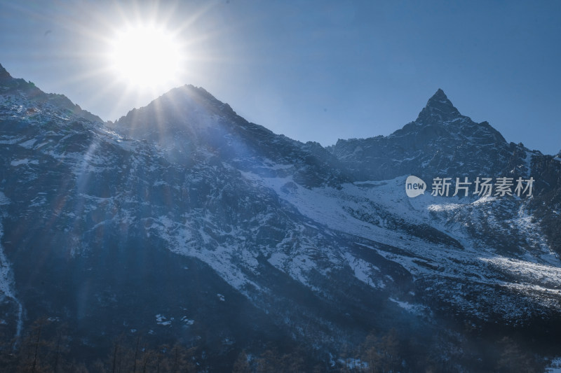 毕棚沟雪山