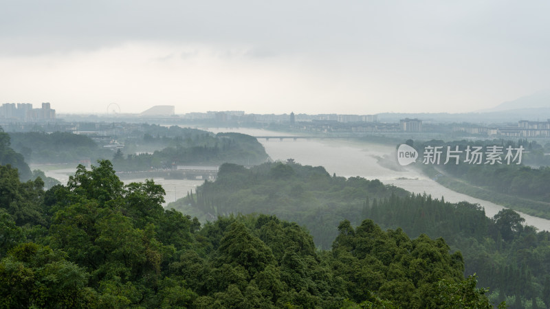 成都都江堰景区雨季的风景及游客