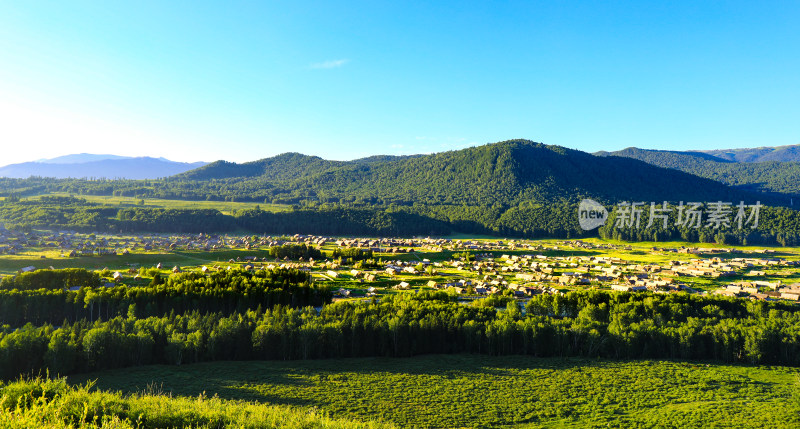 春夏季阿勒泰禾木全景