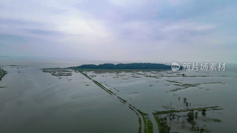 湖南岳阳洞庭湖君山岛水淹没的公路航拍