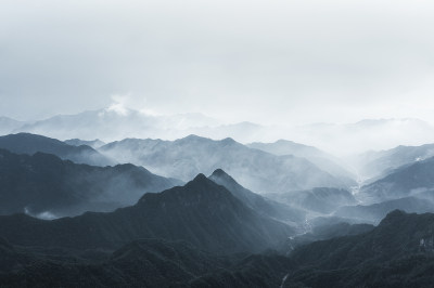 航拍杭州大明山山脉雾中景色