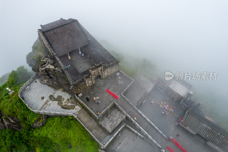 航拍云雾缭绕中的南岳衡山祝融峰