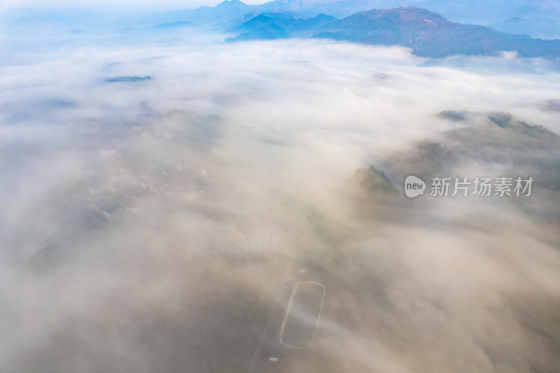 清晨山川迷雾平流层航拍图