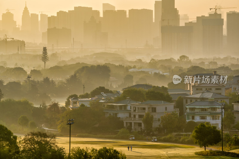 秋天武汉城市里的金银湖国际高尔夫球场