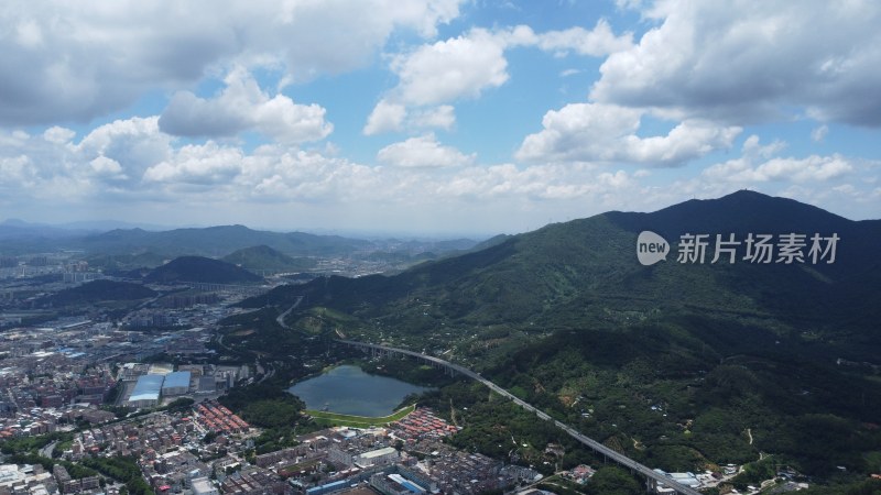 航拍广东省东莞市清溪镇蓝天白云城市风光