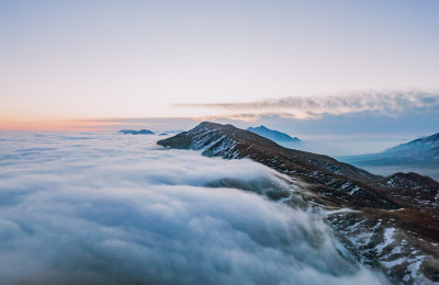 青海拉脊山云海日出