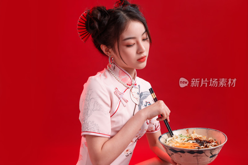 吃炸酱面的国风美少女