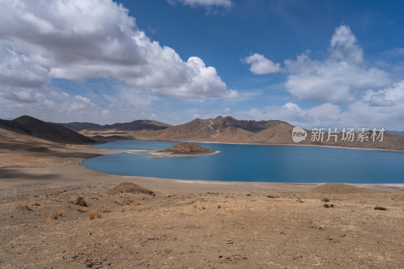 西藏山南羊卓雍措圣湖神湖蓝色藏地圣湖雪山