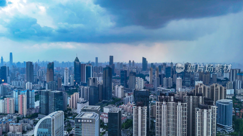 航拍湖北武汉城市暴雨来临乌云密布