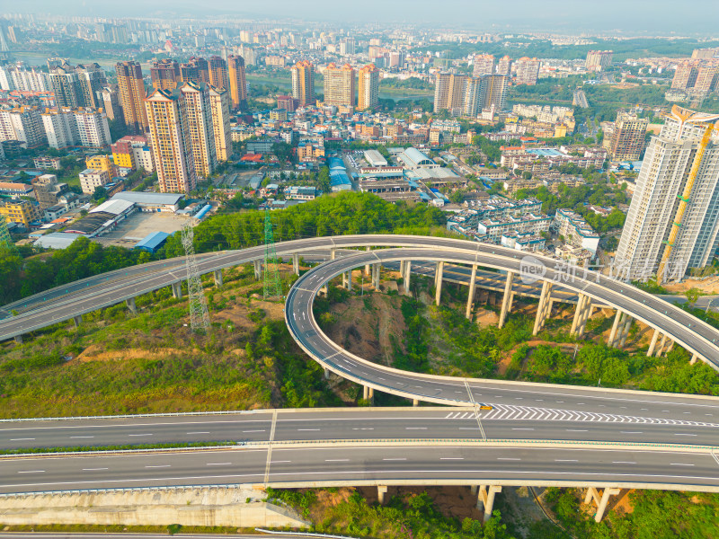 航拍景洪市城市天际线与高架桥交通