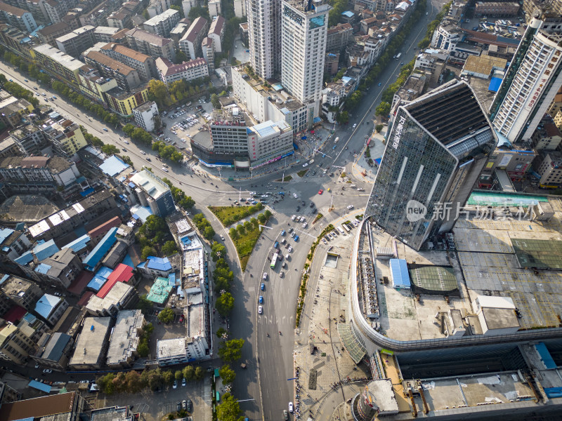 航拍城市交通车辆行驶