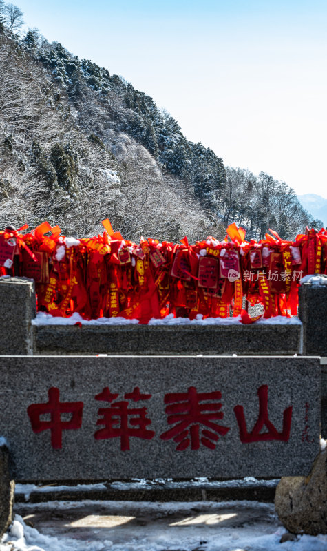 山东泰安泰山风景区雪景自然景观