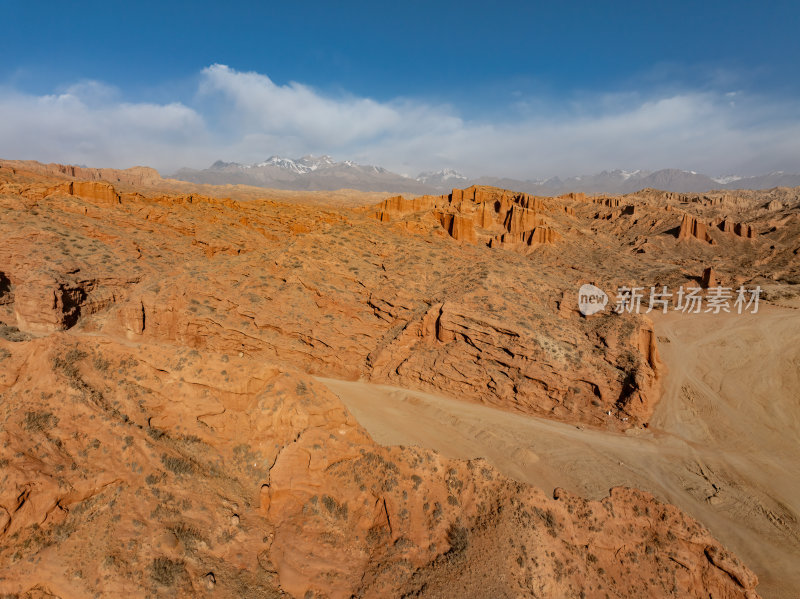 新疆南疆阿克苏温宿大峡谷天山托木尔峰航拍