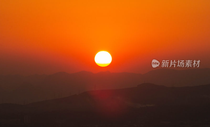 山间日出美景