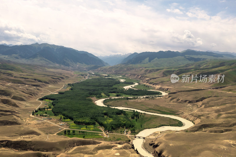 中国新疆伊犁阔克苏大峡谷自然风景