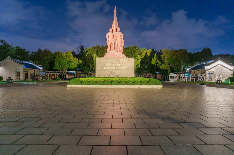 南宁南湖公园李明瑞韦拔群烈士碑园夜景