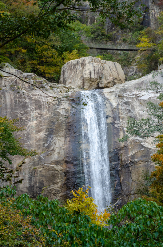 河南省洛阳白云山九龙潭秋天风景